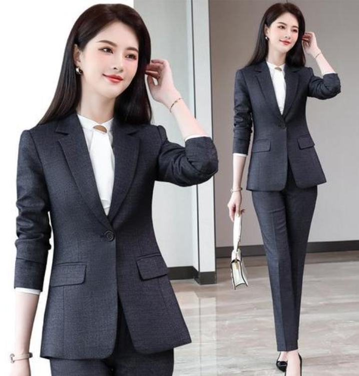 穿西裝配短裙，擋不住少女身材