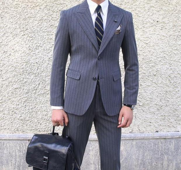 西服定做的過(guò)程涉及到多個(gè)重要的環(huán)節(jié)和步驟，